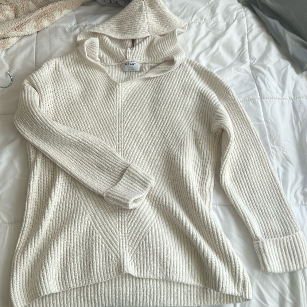 HOODED SWEATER